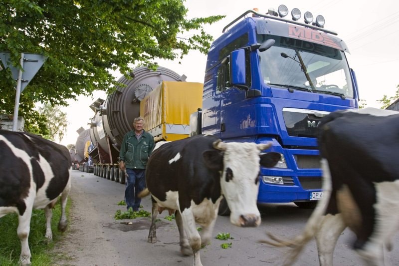 Olika typ av logistik på samma vägsträcka 