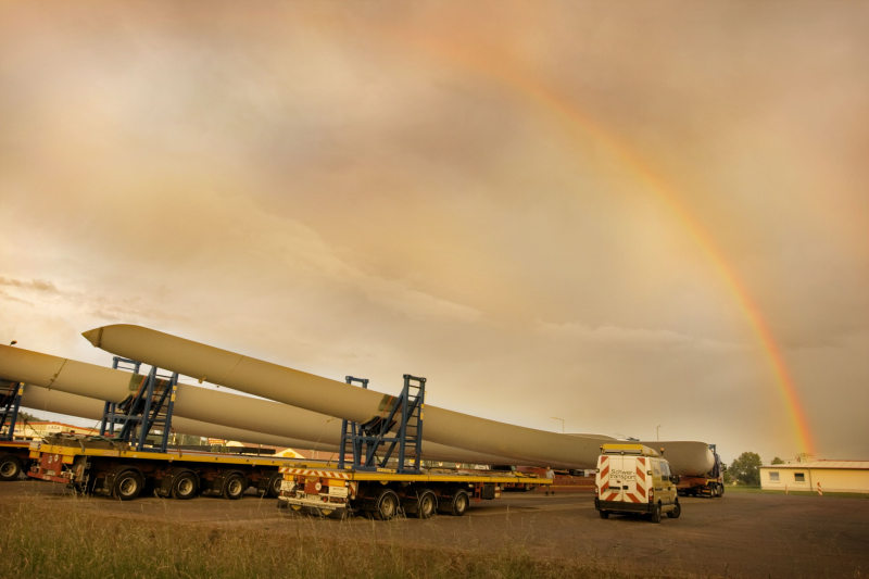 Wind turbine blades loaded onto a telescopic trailer